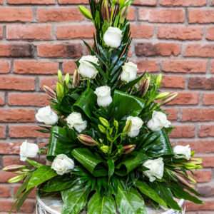 Centro de Rosas Blancas y Lilium Rojo 40 euros