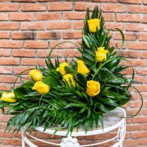 Centro en J de Rosas Amalrillas 30 euros