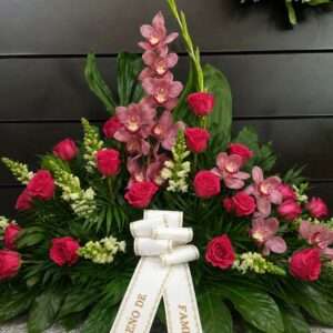 Palma rosas fucsia y orquidea rosa