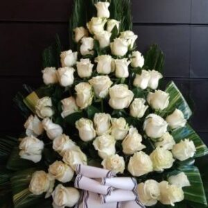 Centro lagrima rosas blancas