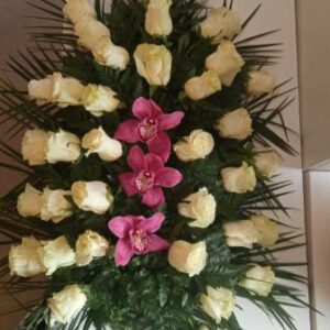 Cubre rosas blancas y orquidea