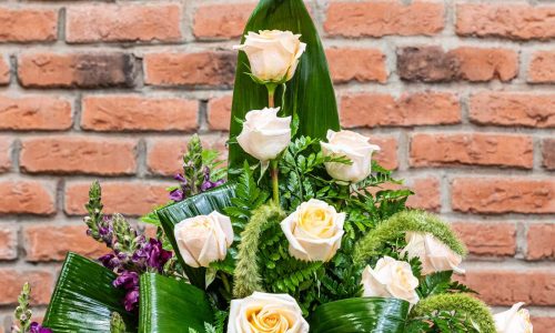 Centro con Antirino Granate y Rosas Salmón 35 euros