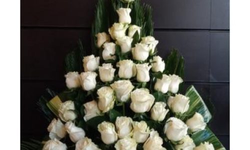 Centro lagrima rosas blancas