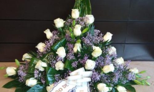 Palma rosas blancas y paniculata lila