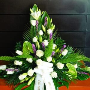 Palma rosas blancas y liatris