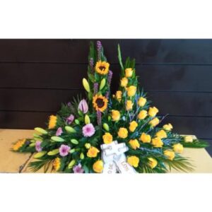 Palma rosas amarillas y girasoles