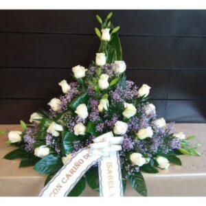 Palma rosas blancas y paniculata lila